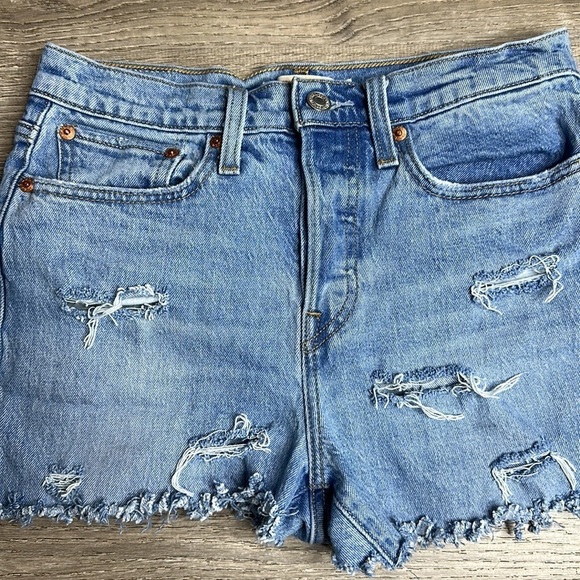 Levi’s High Rise Wedgie Straight Denim Shorts Distressed Light Wash Women’s 27 - Picture 2 of 10
